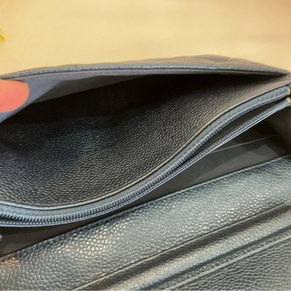 Classic Quilted Iridescent Wallet On Chain - Picture 16 of 16